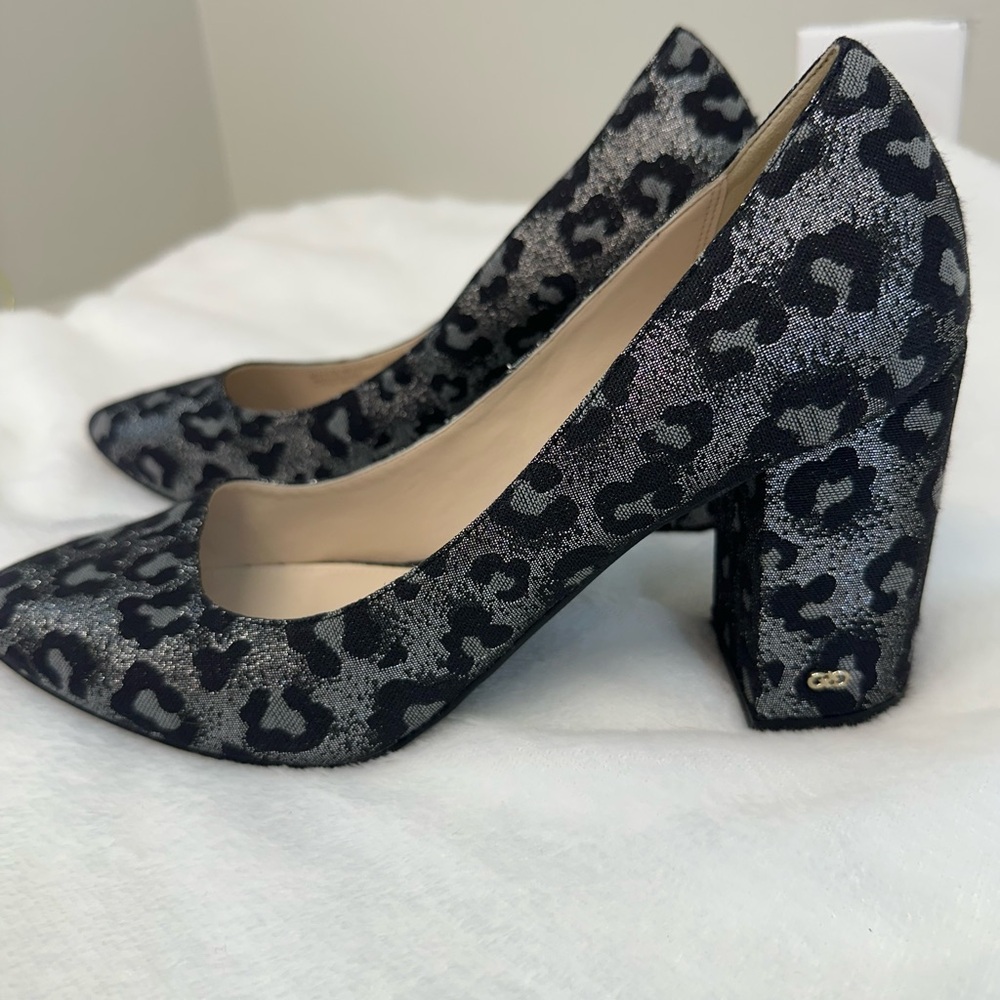 Cole Haan Black and silver metallic leopard animal print Heels size 10 1/2 10.5